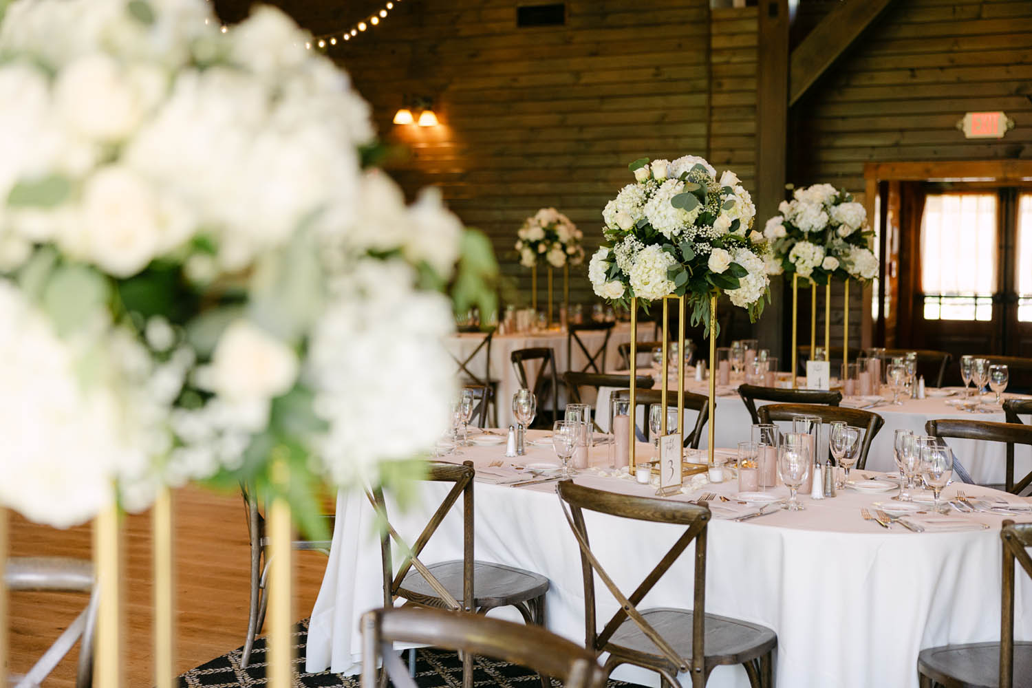 Table Setting and Flowers at a Hollow Brook Golf Club Wedding