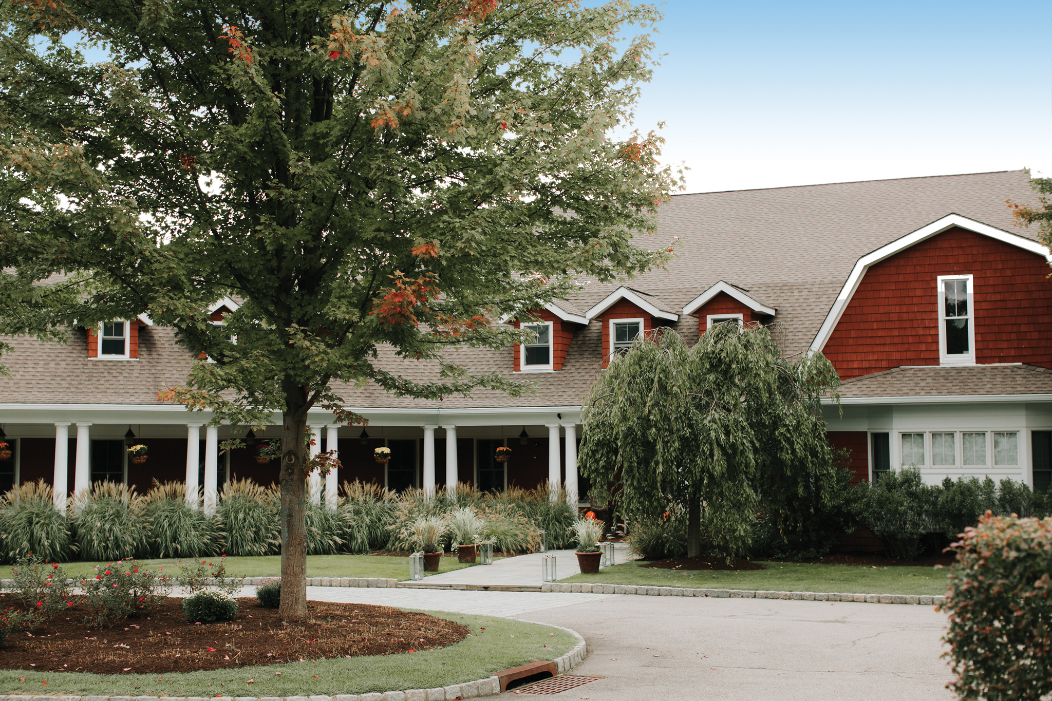 Scenic grounds and clubhouse view for premium golf experiences in Cortlandt Manor NY